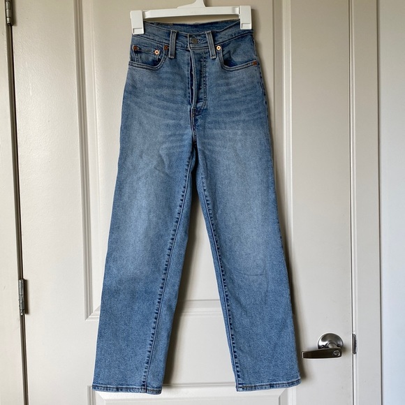 Levi’s Ribcage Straight Ankle Jean - Picture 5 of 10